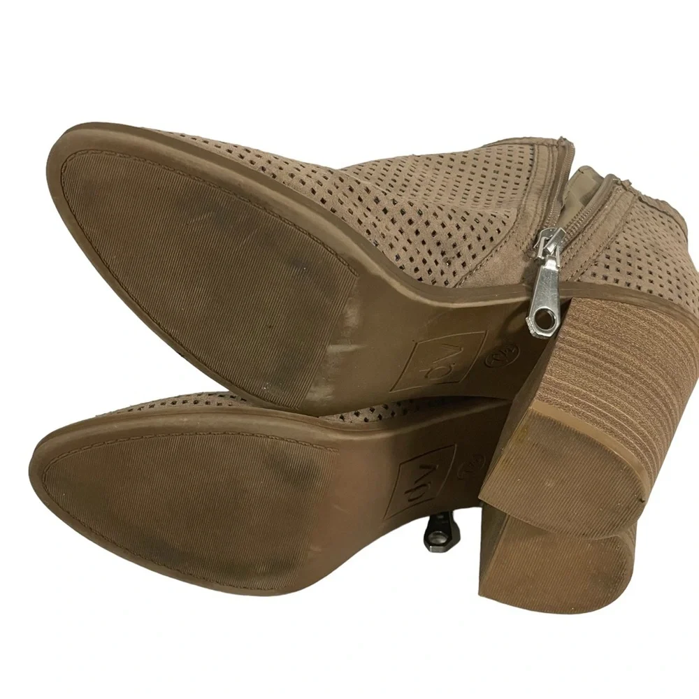 DV Dolce Vita Tan Faux Perforated Suede Zip Western Ankle Boot Sz 7.5